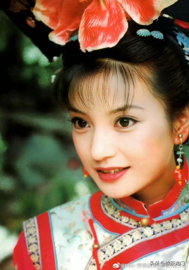 小燕子安好！赵薇封杀4年近况曝光，同名制片人病逝闹乌龙事件！