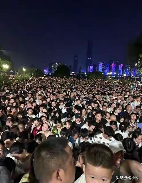 武汉五一挤到失控，终于明白：这座城爆红，根本不靠运气