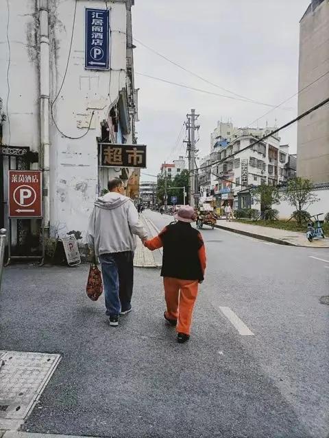 两性关系：60岁女人的大实话，男人过了65岁，只剩下一个“用处”