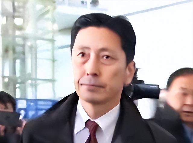 日本官员已经抵达北京，全程一言不发，有一个细节已经说明了问题