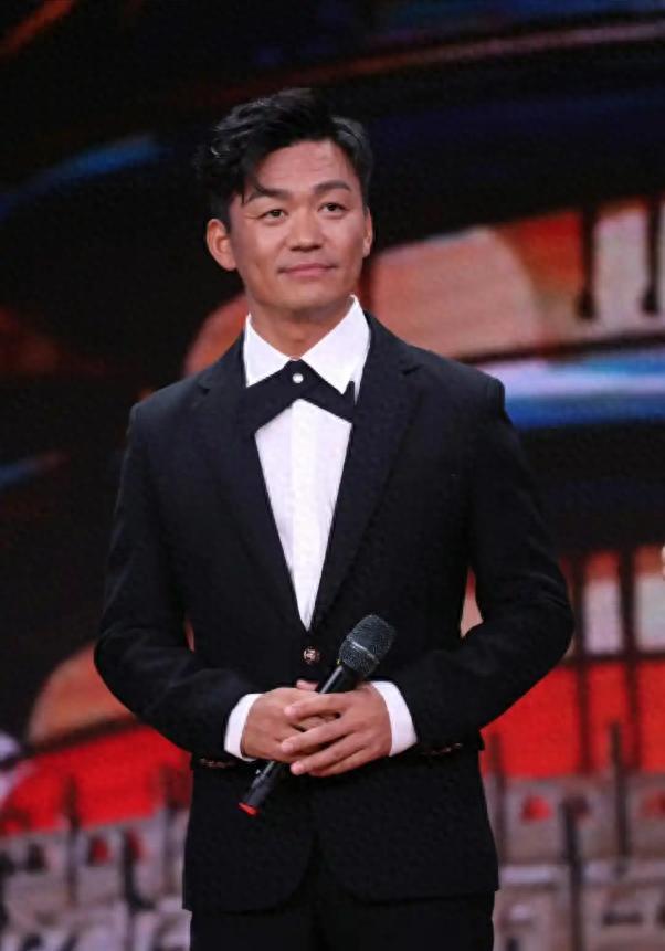 王宝强也没想到，和马蓉离婚9年后，一双儿女成为他的“救赎”！