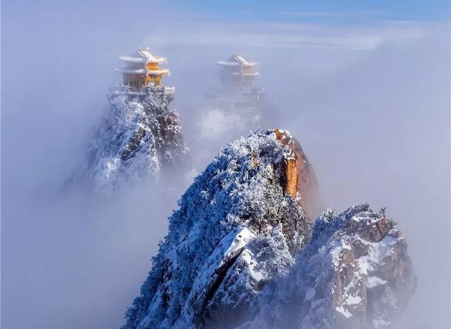 雪后老君山霞光万丈：一场冬日的绝美盛景