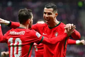 5-1！五万人见证：世界第7杀疯了 晋级8强 C罗进勺子点球+2球1助攻图片