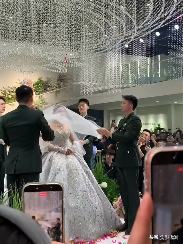 张自轩婚礼现场，新娘很强势两次拒绝他的亲密动作，岳父实力不菲