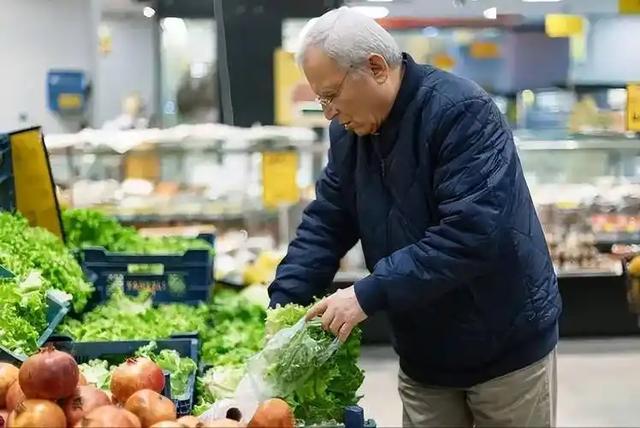 大蒜是尿酸的杀手?医生忠告:若想要肾脏健康,3种蔬菜要少吃