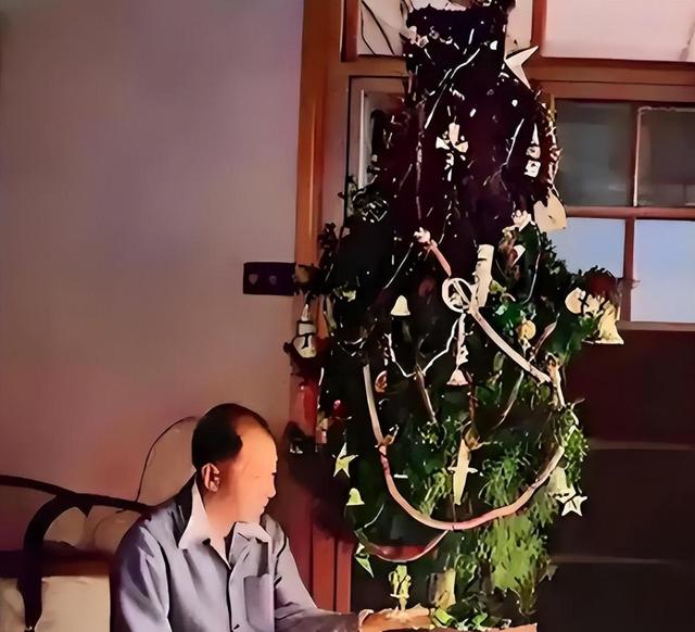 张学良被囚54年，生活奢华，月经费超北京人均工资400多倍