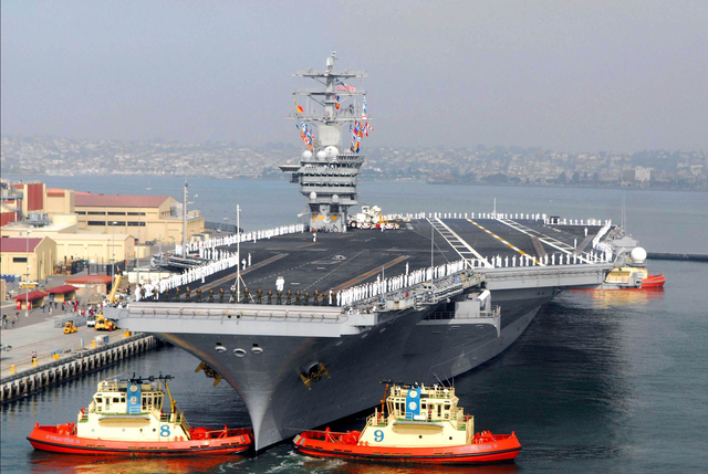 美军南海双机坠海真相来了？秀肌肉变“现眼记”，霸权疲态尽显