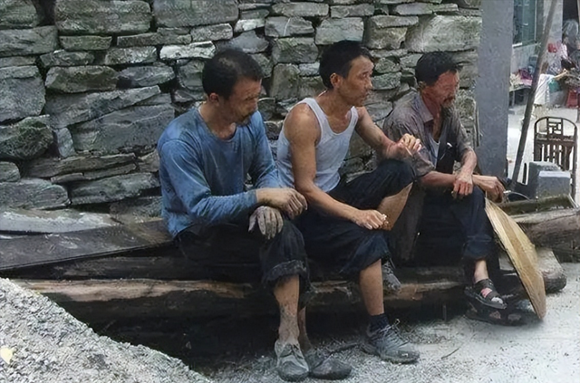 为什么农村许多单身汉，一到50多岁很快就没了，4个原因需要分享