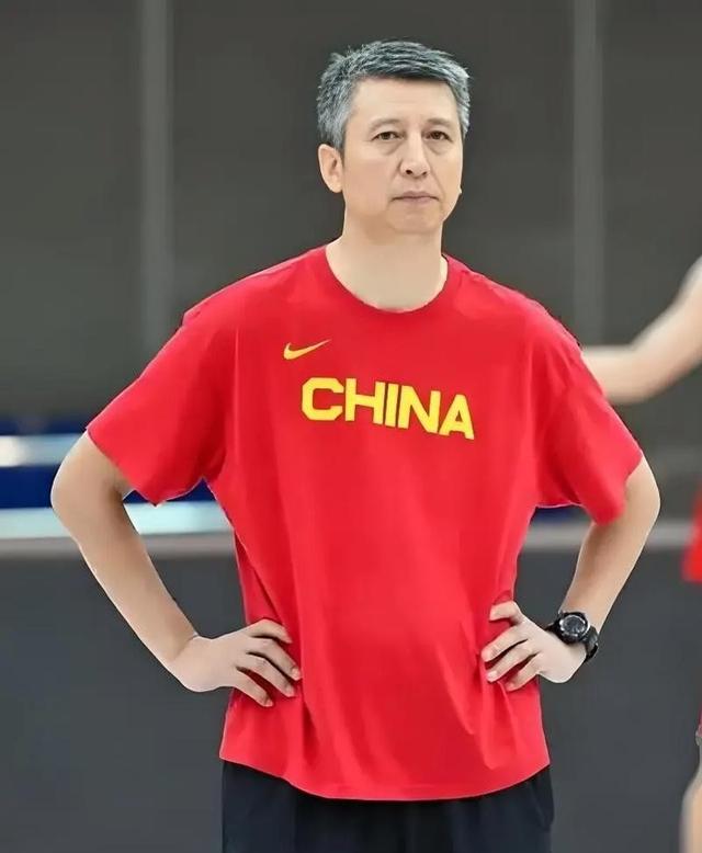 振奋! 中国98-84大胜进决赛, 最大功臣郭士强 赵睿哭了 球迷也哭了