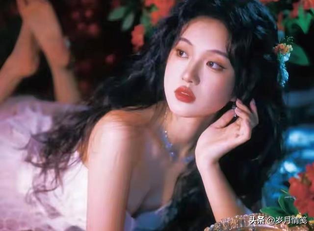 两性交往中:女人说“我去洗澡了”，其实就是在告诉你这4件事情！