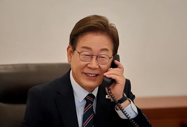 要么出手对付中国，要么放弃领土，李在明登机返回韩国，临走前送了中方“15个字”！