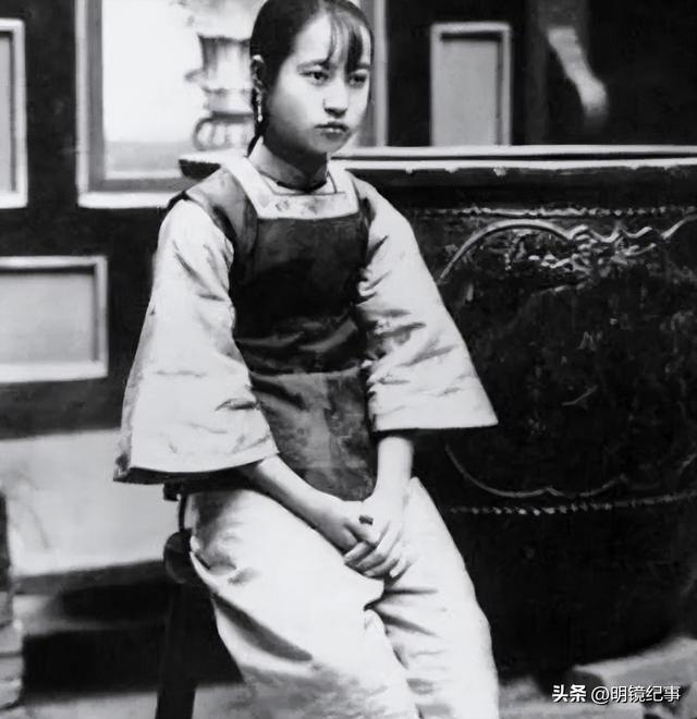 蒋介石唯一女儿有多美？先后嫁给他的“死敌”，晚年继承天价遗产