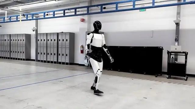 特斯拉擎天柱秀功夫！AI自主驱动，2025年产5000台工厂机器人