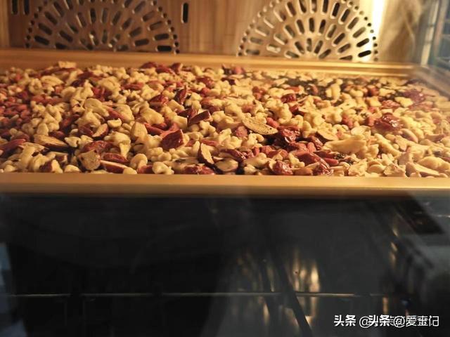 中老年别太节俭，多备3种零食，每天吃点，强身健体