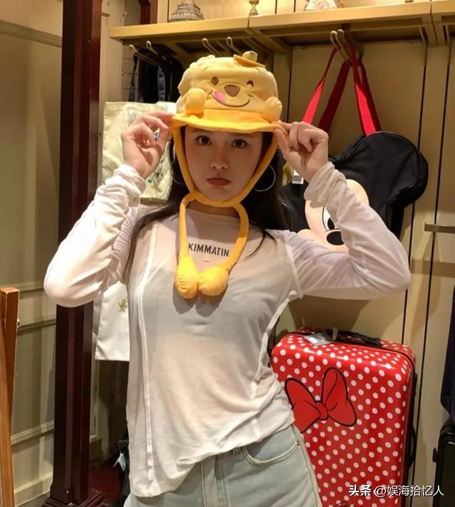 被封一年后，小杨哥老婆“露头”探风口，医美痕迹和目的都很明显