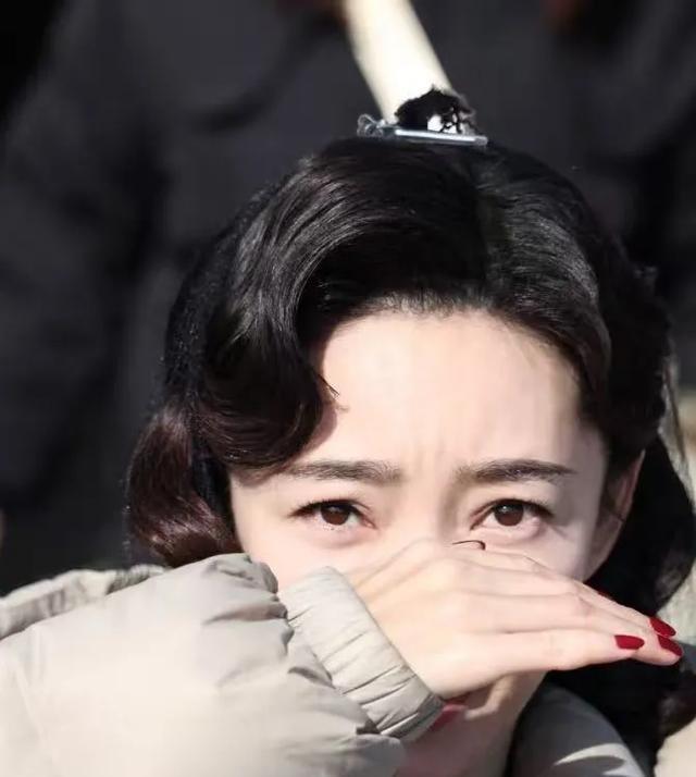 40岁王丽坤沦落到拍短剧，老公被抓2年后，她人中变长，不漂亮了