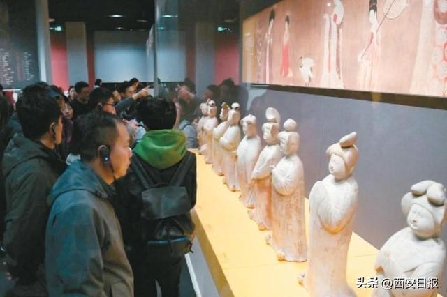 一座静立的塔，一首千年的诗，和一个愿意停下脚步、侧耳倾听的人——这就是文化传承最美妙的方式