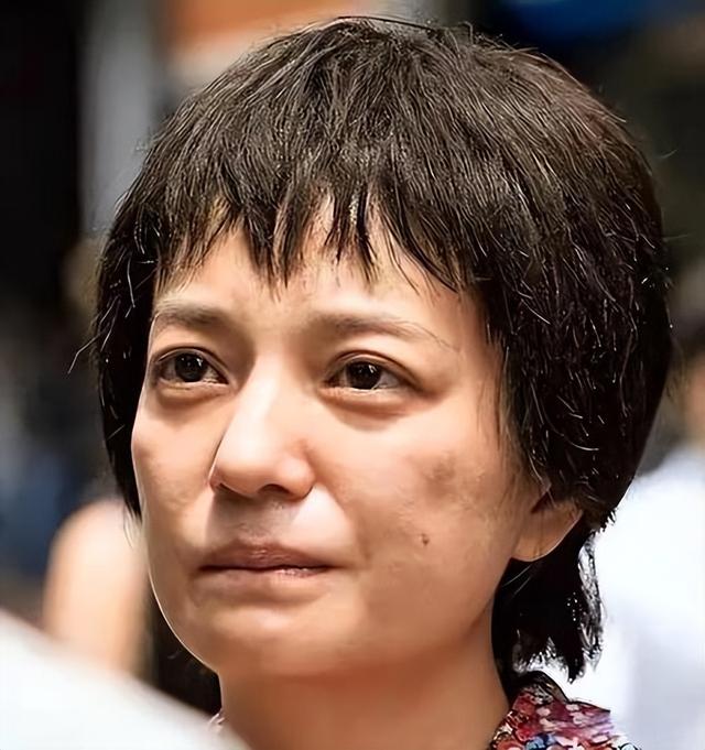 拔出萝卜带出泥！49岁赵薇近况被曝，原来圈内封杀只是冰山一角