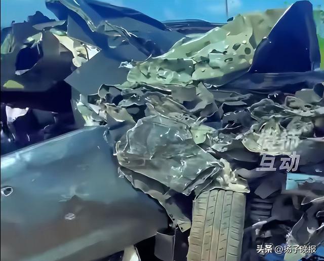 拳王约书亚遭遇严重车祸受轻伤，同车两人身亡！所乘车辆涉嫌超速行驶，撞上停路边的卡车