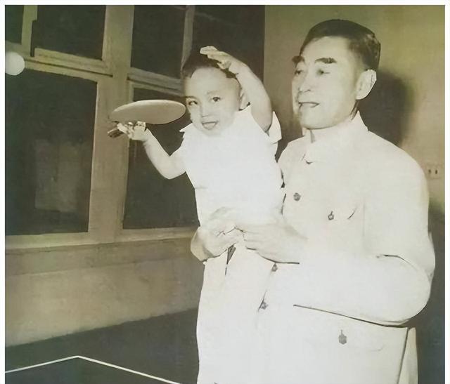 原国务院总理李鹏坦言：外界传闻我是周总理养子的说法，并不确切