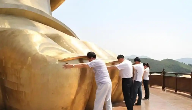 耗费12亿，修建完成的“世界最高佛”，如今却拜不起，水喝不起