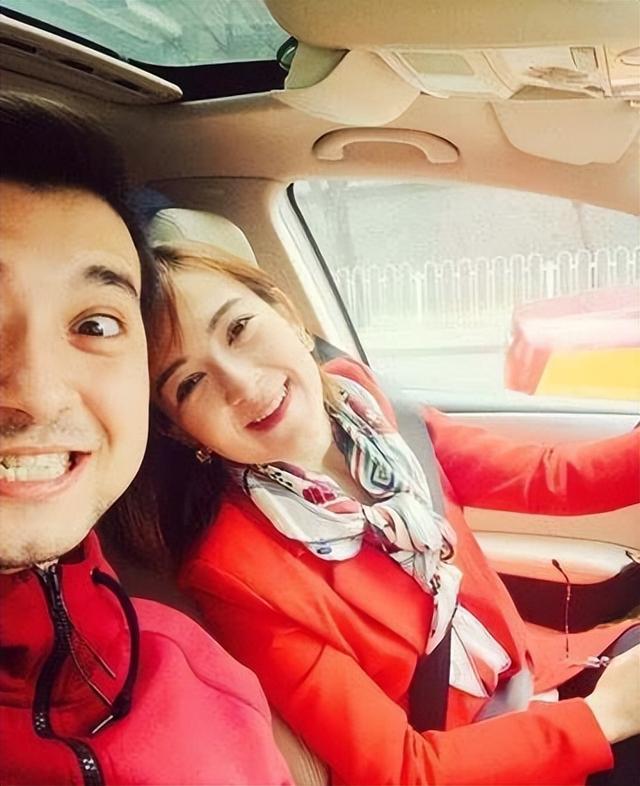 离过年不到俩月	，42岁尼格买提高调官宣喜讯，前妻帕夏古丽后悔吗