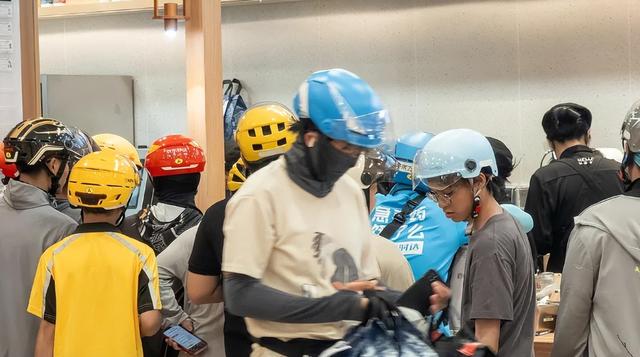 狂砸350亿！京东烧钱百亿却成陪跑，外卖大战谁是最后赢家