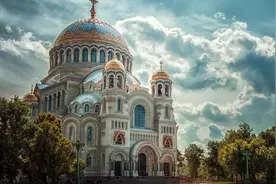 海参崴号称东方圣彼得堡？为何圣彼得堡如此繁华，海参崴却很萧条图片