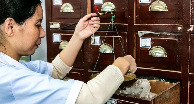 大量日本游客涌入北京，打着旅游幌子不去旅游不吃美食，为啥来？