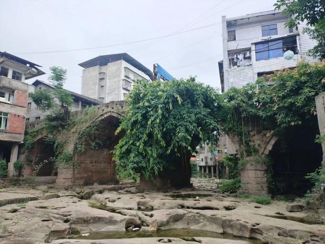 龙滩河上古桥跨，望溪广兴边界场