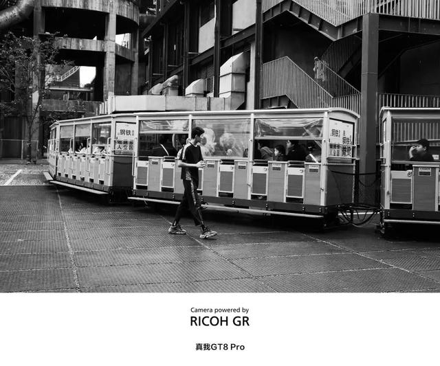 性价比品牌都有影像联名了？真我也要冲高？