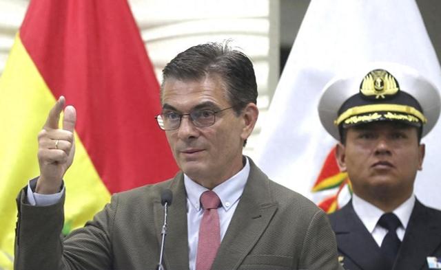 又一个中国伙伴倒向美国，撕毁合同，骗走20亿！把矛头对准了中国