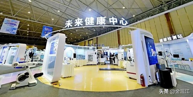 未来智慧养老有多酷？来看看“温江造”机器人大展演→