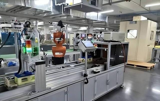 扬眉吐气！国产DUV光刻机研制成功，各国反应：美韩荷都不敢笑了