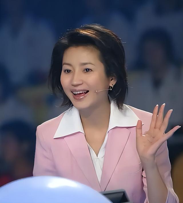 55岁王小丫：一婚嫁富豪，二婚嫁高官，两婚未孕，如今普通成大妈