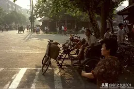 很多女人出去跟男人约会的时候爱穿裙子？是为了方便发生关系吗？图片