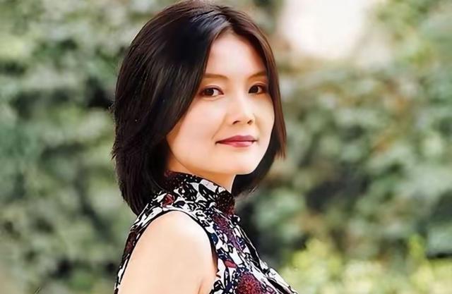 她11岁被导演看中，与名导同居多年被抛弃，如今复出却无人问津