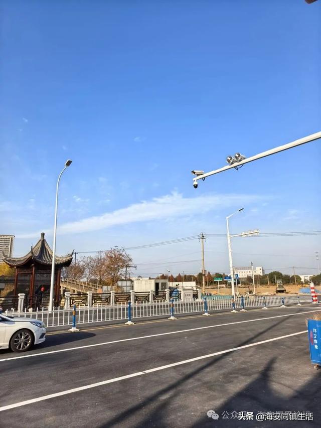 在海安新立发桥上看看老通扬河的水，回味春秋风云！