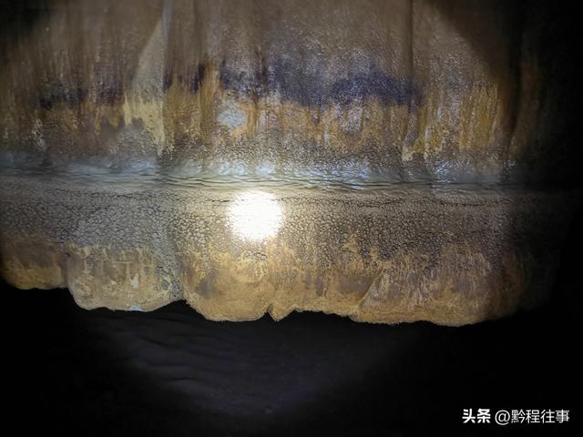 探险贵州深山原始溶洞，遇见一个躲匪洞、一座红军坟