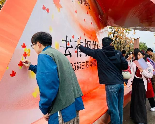 雁南公园亮新景！“枫红映雁塔”第三届幸福雁塔枫叶季火热进行中