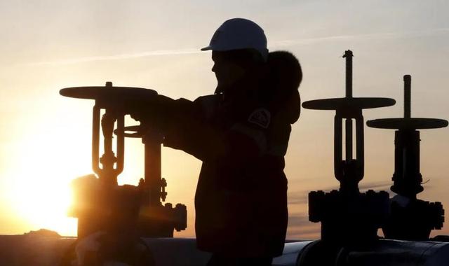 俄石油收入创五月新低！5.7万亿赤字压顶，财政扛得住吗？