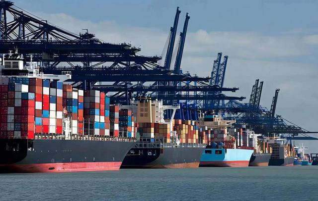 日财长大闹会场，特朗普公布脱钩倒计时	，中方用8字回应高市早苗