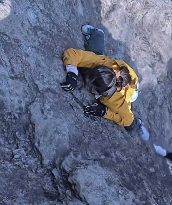 女子攀爬江苏圌山野道不慎坠崖？管委会：不提倡攀爬野道，事发点高度不到2米