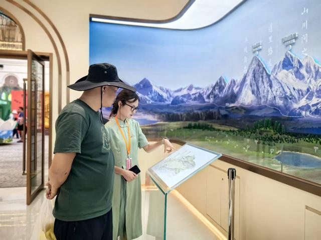 探访天山雪莲主题馆 解锁天山雪莲背后的生态守护与产业发展之路