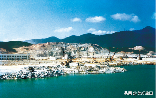 一座城，45年的海阔天空