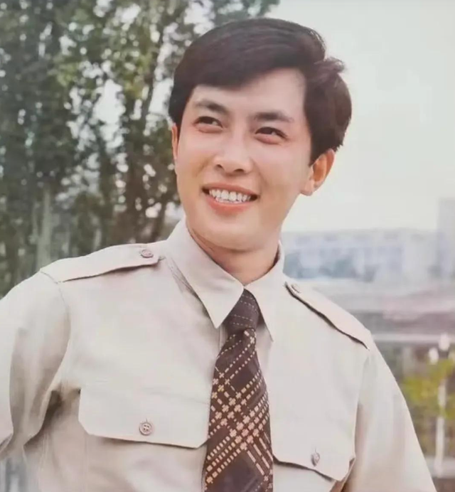 唐国强也没想到，走了35年的前妻，意外让两个残疾儿子承受了恶意