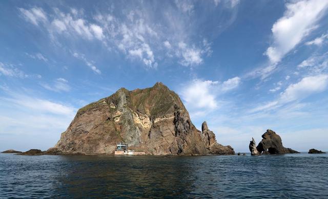 忍耐半个月，韩国发难向日索赔，李在明终于下令，军队将逼近独岛