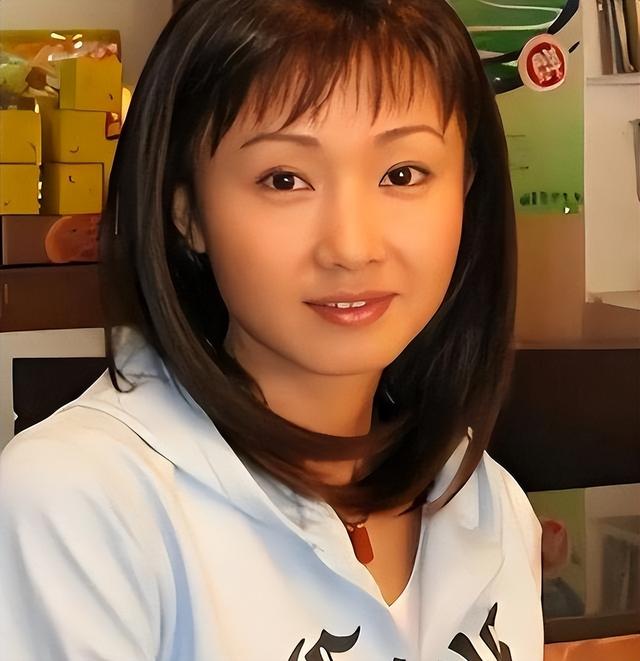 偷鸡不成蚀把米，以为能“毁掉”保剑锋，不料自己先被扒了底朝天