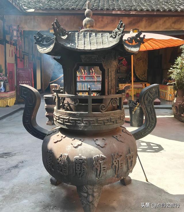 成都闹市中心神秘小庙，“似庙非庙”的烟火气，吃斋饭仅需8元！