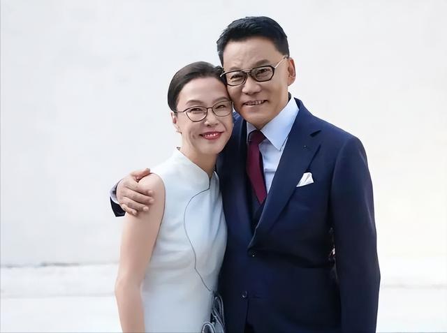 李国庆大婚，凭4个举动口碑暴增，对比96年与前妻婚礼，差距明显